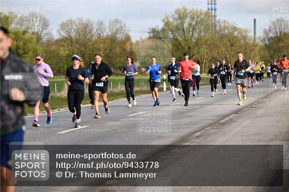 12.04.2026 - 45. Internationalen Wilhelmsburger Insellauf Dr. Thomas Lammeyer http://msf.ph/oto/9433778 12.04.2026 09:19:12 Laufen 3553, 2854, 4297, 2375, 3408, 5751 meine-sportfotos.de
