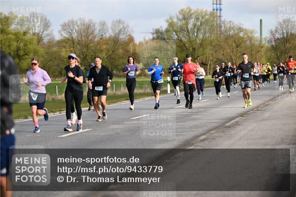 12.04.2026 - 45. Internationalen Wilhelmsburger Insellauf Dr. Thomas Lammeyer http://msf.ph/oto/9433779 12.04.2026 09:19:12 Laufen 84, 3553, 2854, 4297, 2375, 1, 5751 meine-sportfotos.de