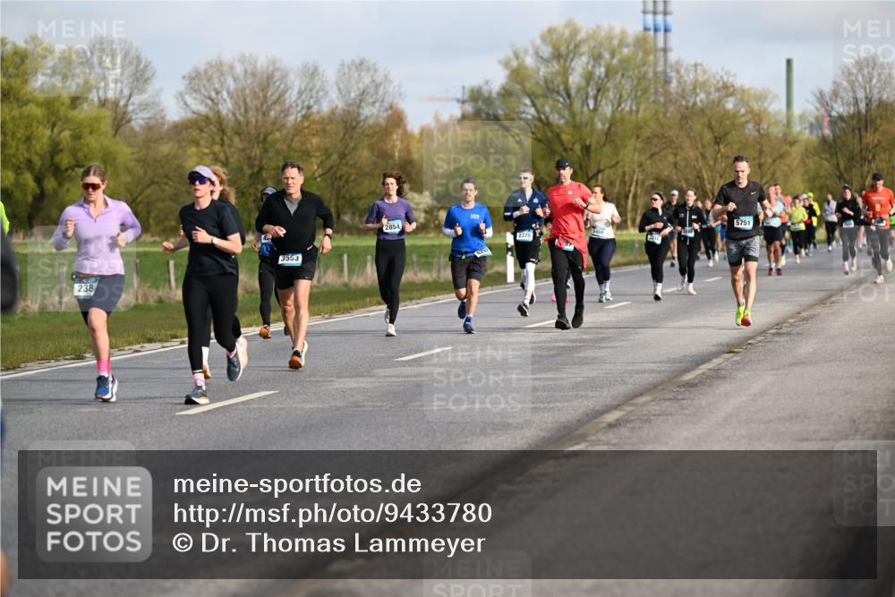 12.04.2026 - 45. Internationalen Wilhelmsburger Insellauf Dr. Thomas Lammeyer http://msf.ph/oto/9433780 12.04.2026 09:19:12 Laufen 238, 3553, 2854, 2375, 87, 5751 meine-sportfotos.de