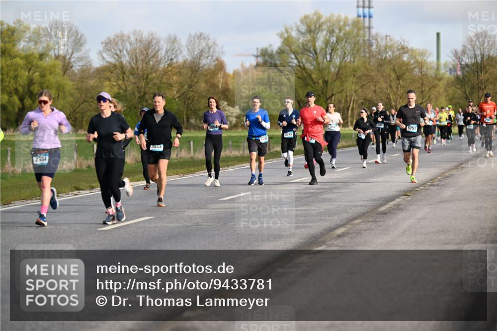 12.04.2026 - 45. Internationalen Wilhelmsburger Insellauf Dr. Thomas Lammeyer http://msf.ph/oto/9433781 12.04.2026 09:19:12 Laufen 3553, 2384, 2854, 4297, 2375, 3848, 5751 meine-sportfotos.de