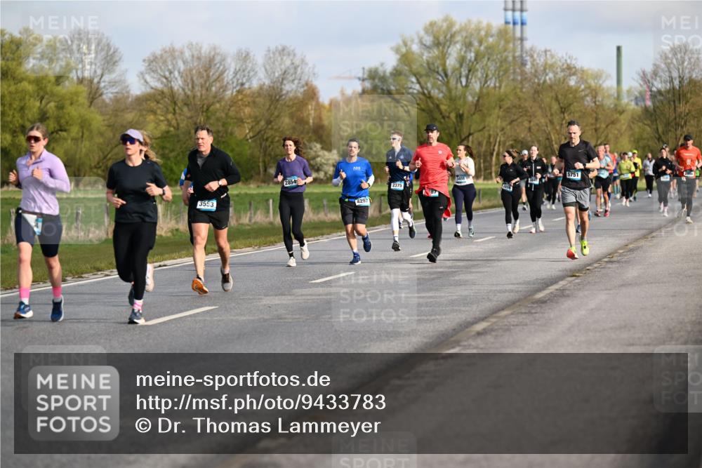 12.04.2026 - 45. Internationalen Wilhelmsburger Insellauf Dr. Thomas Lammeyer http://msf.ph/oto/9433783 12.04.2026 09:19:12 Laufen 3553, 2854, 4297 meine-sportfotos.de