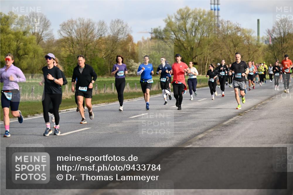 12.04.2026 - 45. Internationalen Wilhelmsburger Insellauf Dr. Thomas Lammeyer http://msf.ph/oto/9433784 12.04.2026 09:19:13 Laufen 84, 3553, 2854, 4297, 2375, 1, 3416, 5751 meine-sportfotos.de