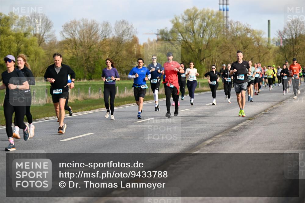 12.04.2026 - 45. Internationalen Wilhelmsburger Insellauf Dr. Thomas Lammeyer http://msf.ph/oto/9433788 12.04.2026 09:19:13 Laufen 3553, 285, 4297, 2375, 87, 3408, 3848, 3416, 5751 meine-sportfotos.de