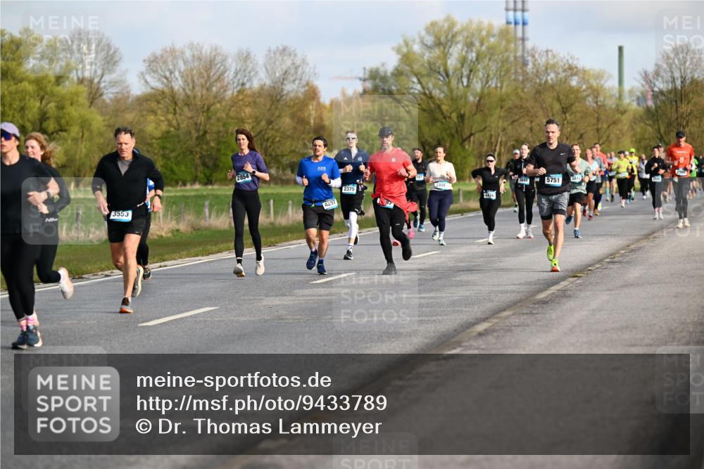 12.04.2026 - 45. Internationalen Wilhelmsburger Insellauf Dr. Thomas Lammeyer http://msf.ph/oto/9433789 12.04.2026 09:19:14 Laufen 3553, 2854, 4297, 2375, 87, 3416, 3848, 5751 meine-sportfotos.de
