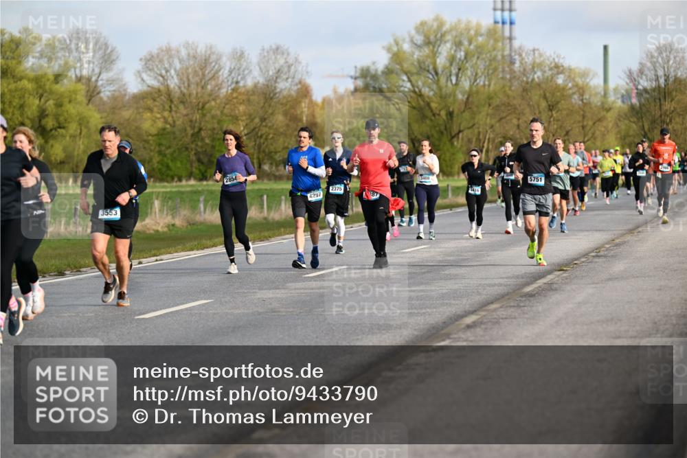 12.04.2026 - 45. Internationalen Wilhelmsburger Insellauf Dr. Thomas Lammeyer http://msf.ph/oto/9433790 12.04.2026 09:19:14 Laufen 3553, 2854, 4297, 2375, 3408, 5751 meine-sportfotos.de
