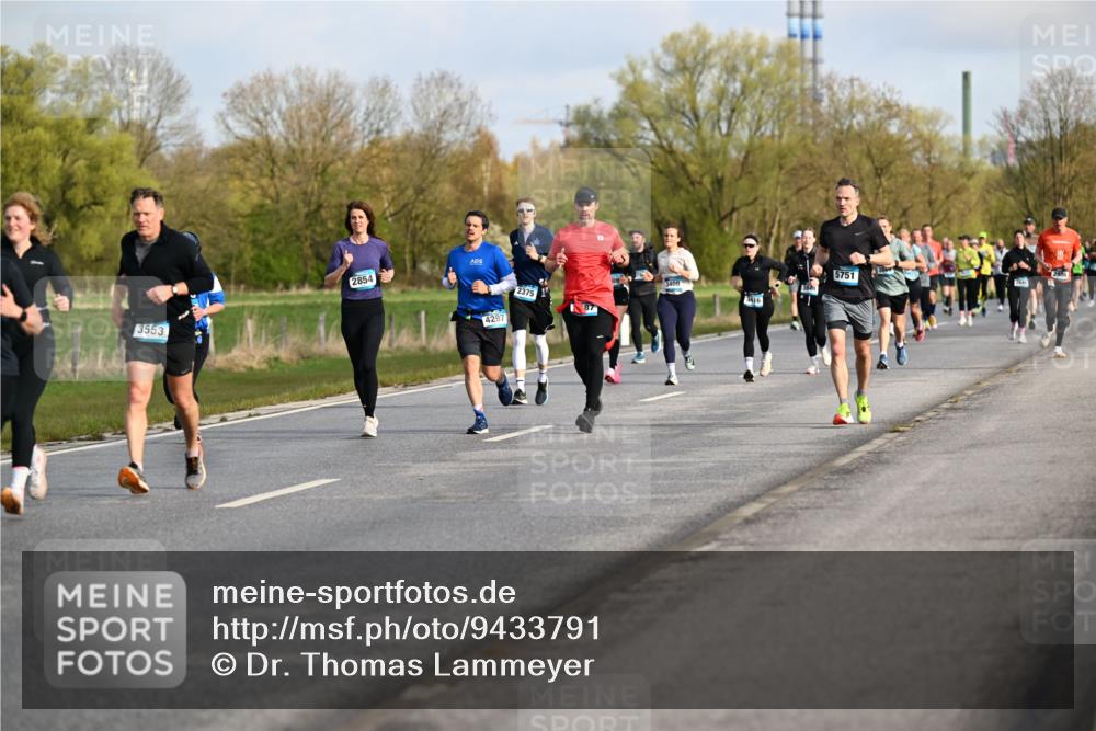 12.04.2026 - 45. Internationalen Wilhelmsburger Insellauf Dr. Thomas Lammeyer http://msf.ph/oto/9433791 12.04.2026 09:19:14 Laufen 3553, 2854, 2375, 87, 4297, 3408, 3416, 5751 meine-sportfotos.de