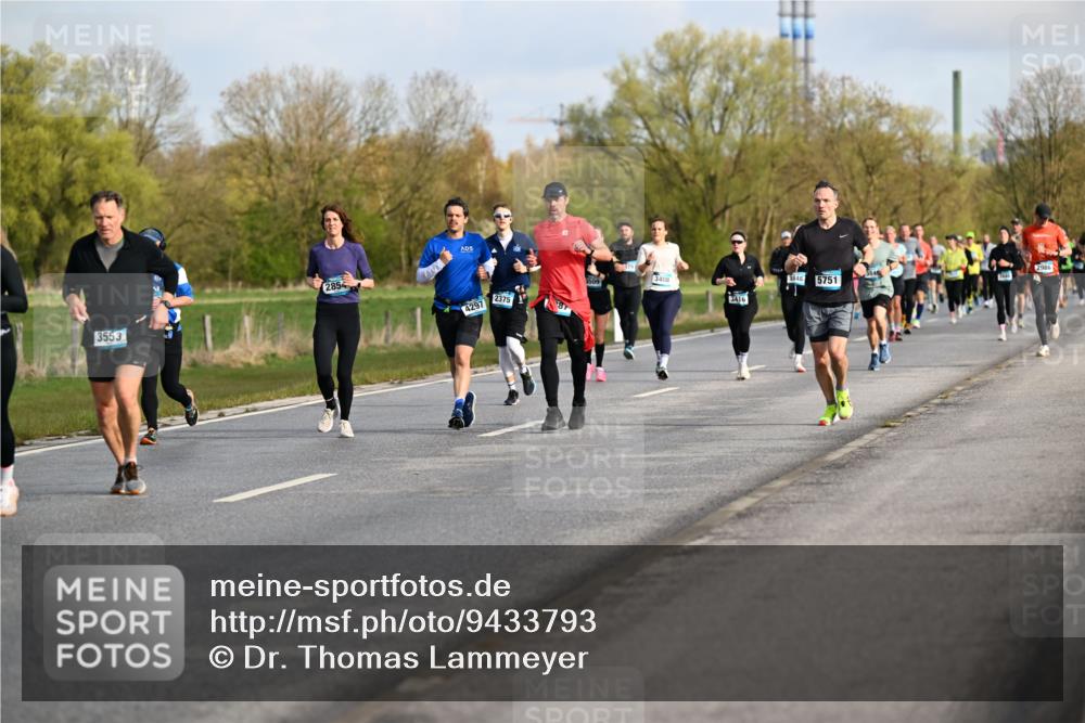 12.04.2026 - 45. Internationalen Wilhelmsburger Insellauf Dr. Thomas Lammeyer http://msf.ph/oto/9433793 12.04.2026 09:19:14 Laufen 3553, 2854, 4297, 2375, 81, 3408, 3416, 3845, 5751 meine-sportfotos.de