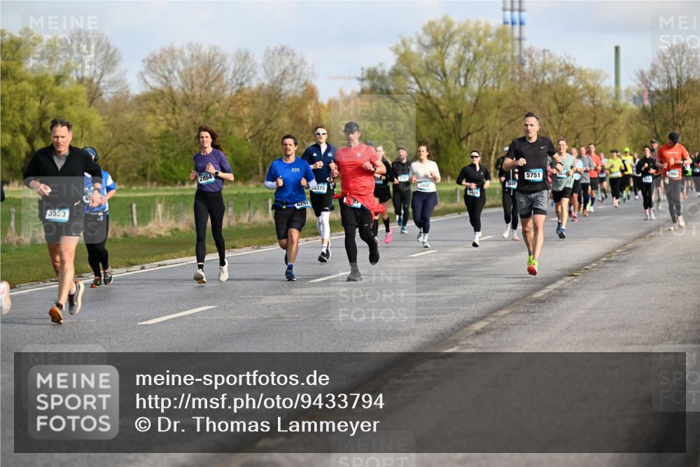 12.04.2026 - 45. Internationalen Wilhelmsburger Insellauf Dr. Thomas Lammeyer http://msf.ph/oto/9433794 12.04.2026 09:19:14 Laufen 3553, 2854, 4297, 5751, 2986, 2375, 3408, 3848, 3416 meine-sportfotos.de