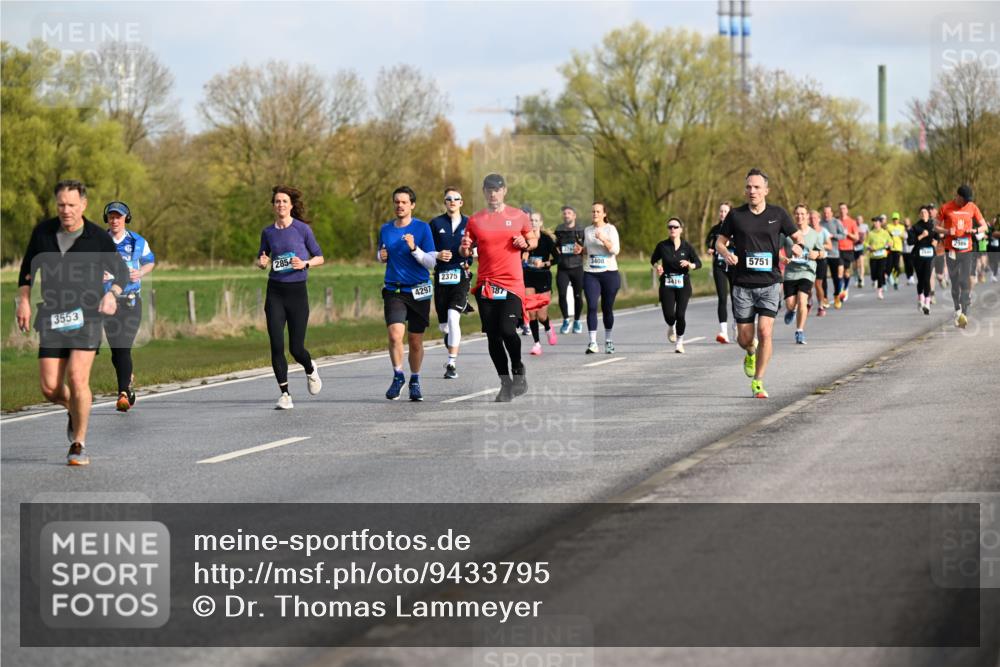 12.04.2026 - 45. Internationalen Wilhelmsburger Insellauf Dr. Thomas Lammeyer http://msf.ph/oto/9433795 12.04.2026 09:19:14 Laufen 2854, 3553, 2375, 4297, 387, 3408, 3416, 5751 meine-sportfotos.de