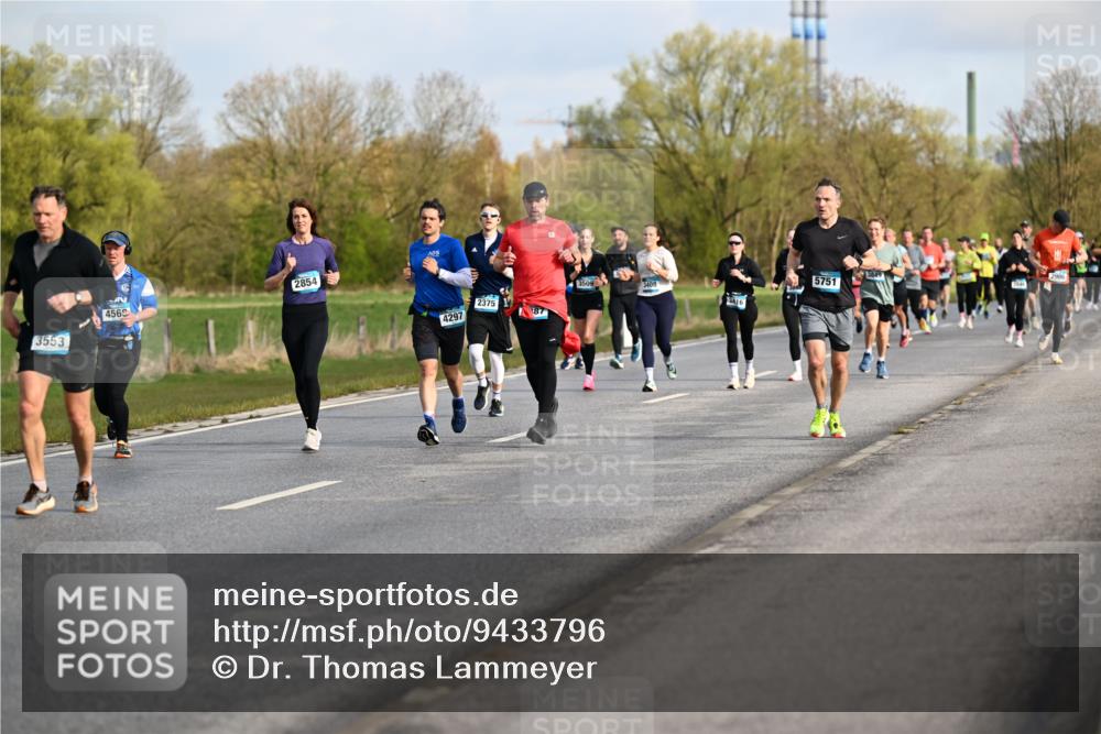 12.04.2026 - 45. Internationalen Wilhelmsburger Insellauf Dr. Thomas Lammeyer http://msf.ph/oto/9433796 12.04.2026 09:19:14 Laufen 3553, 4569, 2854, 3408, 2375, 4297, 87, 3416, 5751 meine-sportfotos.de