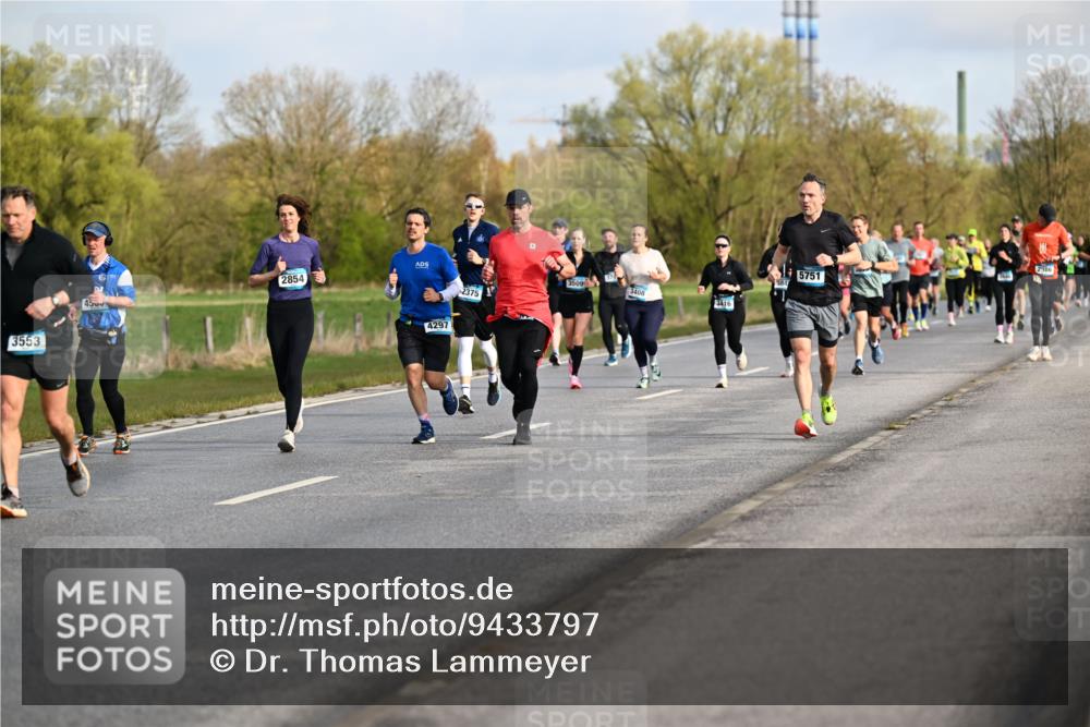 12.04.2026 - 45. Internationalen Wilhelmsburger Insellauf Dr. Thomas Lammeyer http://msf.ph/oto/9433797 12.04.2026 09:19:15 Laufen 3553, 450, 2854, 4297, 3509, 3408, 2375, 3416, 5751 meine-sportfotos.de