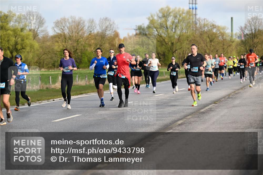 12.04.2026 - 45. Internationalen Wilhelmsburger Insellauf Dr. Thomas Lammeyer http://msf.ph/oto/9433798 12.04.2026 09:19:15 Laufen 53, 2854, 4297, 2375, 3408, 3509, 3416, 3848, 3849, 5751 meine-sportfotos.de