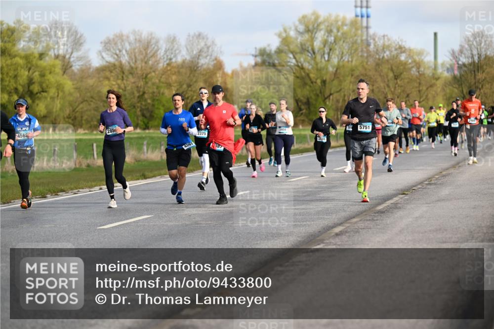 12.04.2026 - 45. Internationalen Wilhelmsburger Insellauf Dr. Thomas Lammeyer http://msf.ph/oto/9433800 12.04.2026 09:19:15 Laufen 456, 285, 4297, 2375, 387, 3408, 3416, 849, 5751 meine-sportfotos.de