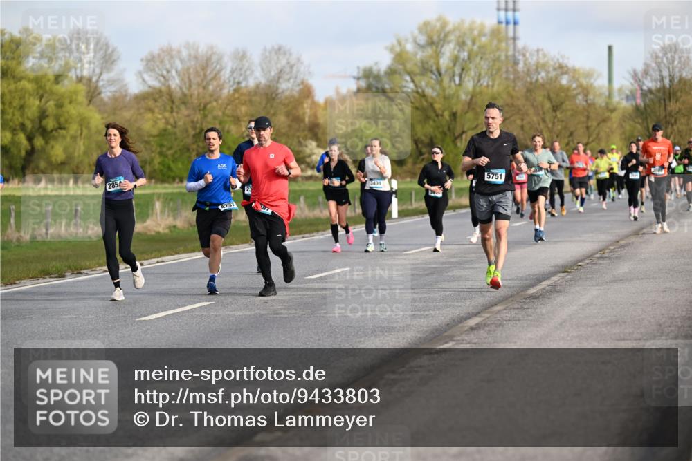 12.04.2026 - 45. Internationalen Wilhelmsburger Insellauf Dr. Thomas Lammeyer http://msf.ph/oto/9433803 12.04.2026 09:19:16 Laufen 2854, 4297, 23, 87, 3408, 5751 meine-sportfotos.de