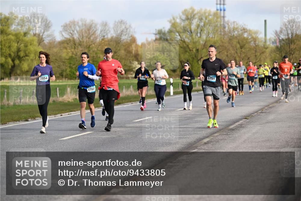 12.04.2026 - 45. Internationalen Wilhelmsburger Insellauf Dr. Thomas Lammeyer http://msf.ph/oto/9433805 12.04.2026 09:19:16 Laufen 2854, 4297, 350, 3408, 5751, 3849 meine-sportfotos.de