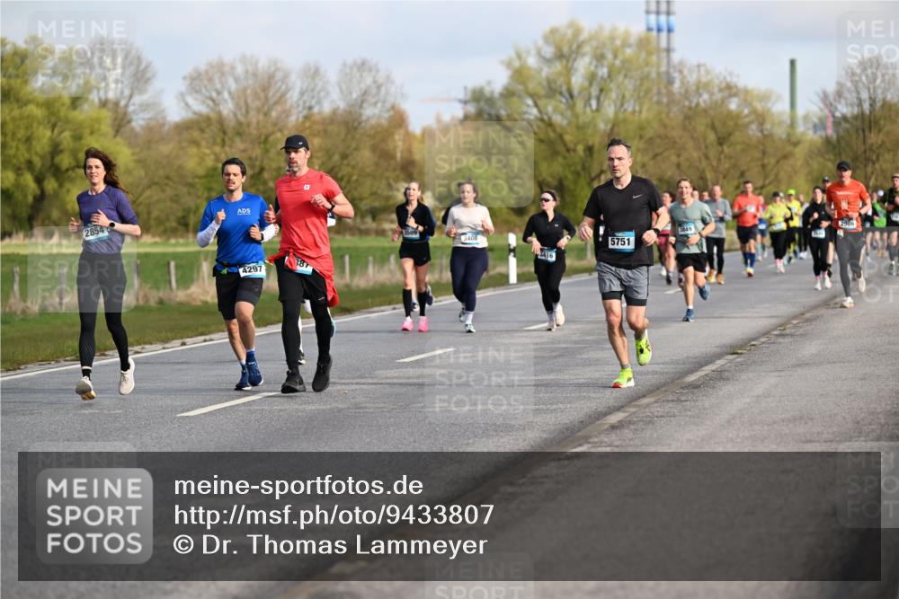 12.04.2026 - 45. Internationalen Wilhelmsburger Insellauf Dr. Thomas Lammeyer http://msf.ph/oto/9433807 12.04.2026 09:19:16 Laufen 2854, 4297, 387, 2986, 3849, 3509, 3408, 5751, 3416 meine-sportfotos.de