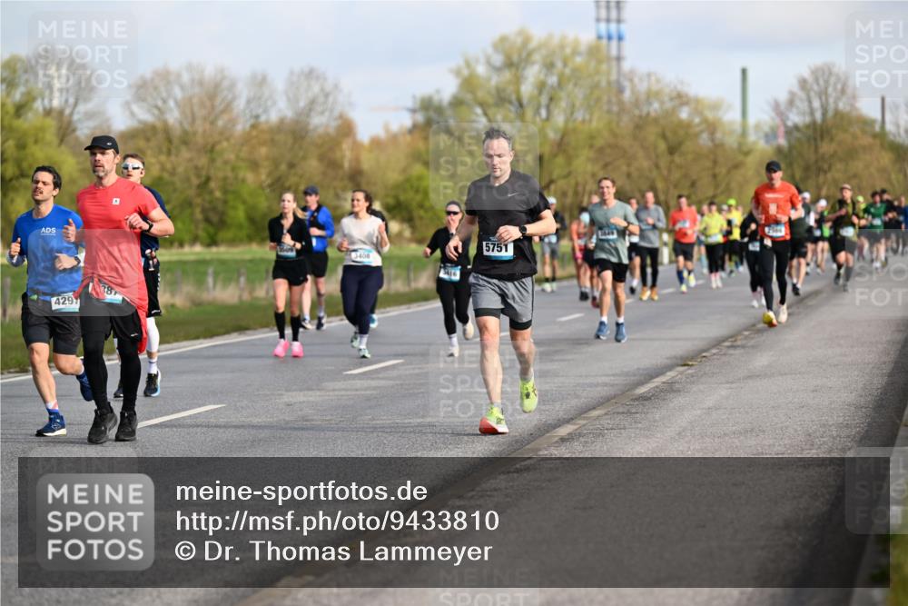 12.04.2026 - 45. Internationalen Wilhelmsburger Insellauf Dr. Thomas Lammeyer http://msf.ph/oto/9433810 12.04.2026 09:19:18 Laufen 429, 3408, 416, 5751 meine-sportfotos.de