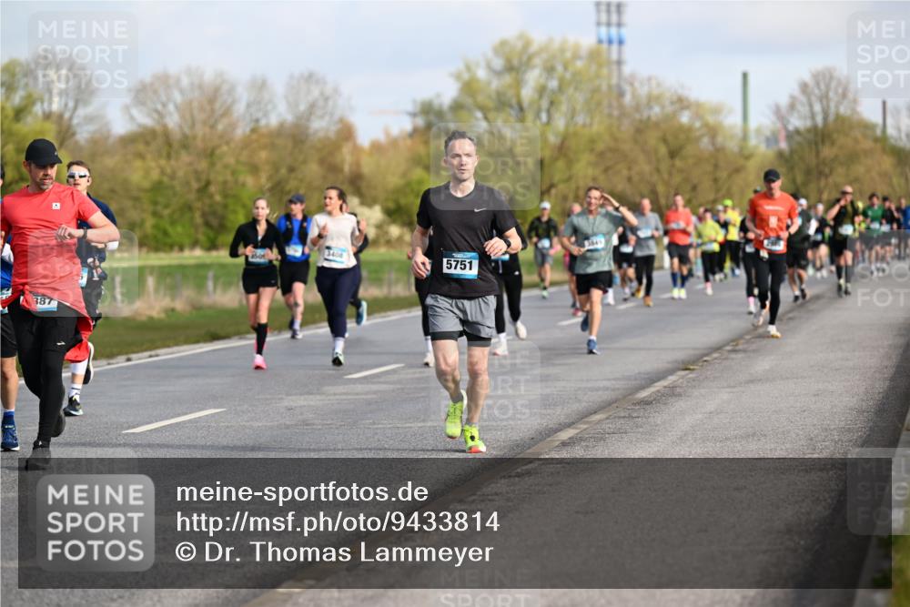 12.04.2026 - 45. Internationalen Wilhelmsburger Insellauf Dr. Thomas Lammeyer http://msf.ph/oto/9433814 12.04.2026 09:19:18 Laufen 387, 4, 3841, 50, 3408, 5751 meine-sportfotos.de