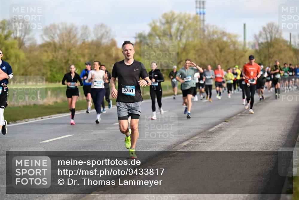 12.04.2026 - 45. Internationalen Wilhelmsburger Insellauf Dr. Thomas Lammeyer http://msf.ph/oto/9433817 12.04.2026 09:19:19 Laufen 3400, 5751 meine-sportfotos.de