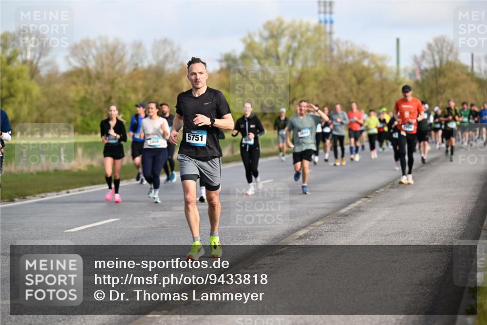 12.04.2026 - 45. Internationalen Wilhelmsburger Insellauf Dr. Thomas Lammeyer http://msf.ph/oto/9433818 12.04.2026 09:19:19 Laufen 5751 meine-sportfotos.de