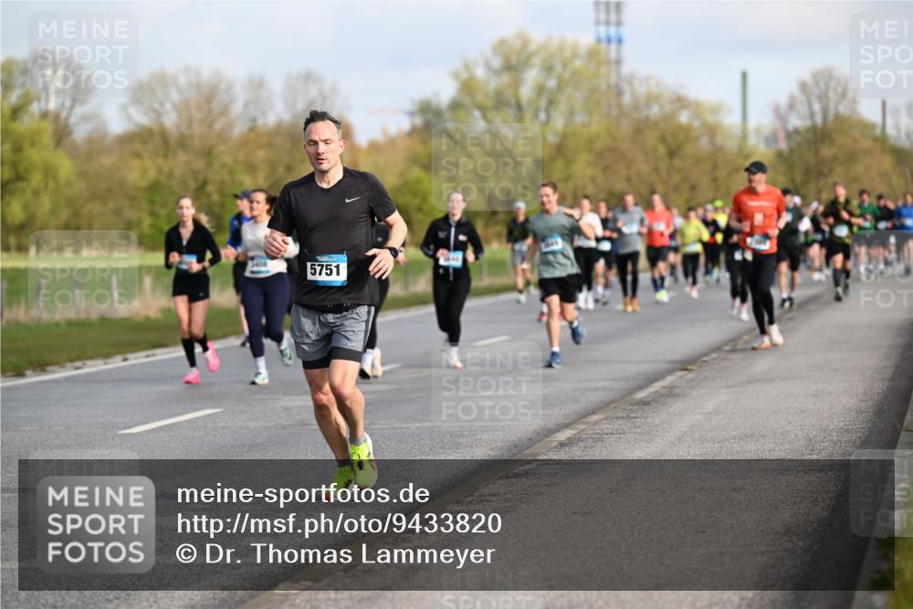 12.04.2026 - 45. Internationalen Wilhelmsburger Insellauf Dr. Thomas Lammeyer http://msf.ph/oto/9433820 12.04.2026 09:19:19 Laufen 3400, 5751 meine-sportfotos.de