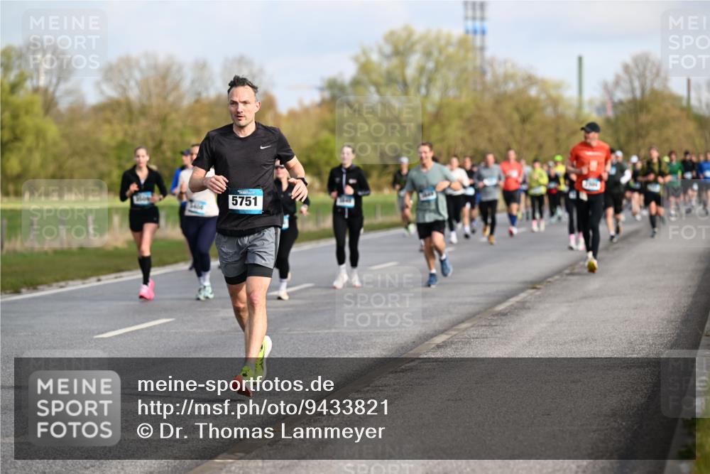 12.04.2026 - 45. Internationalen Wilhelmsburger Insellauf Dr. Thomas Lammeyer http://msf.ph/oto/9433821 12.04.2026 09:19:19 Laufen 3600, 5751 meine-sportfotos.de