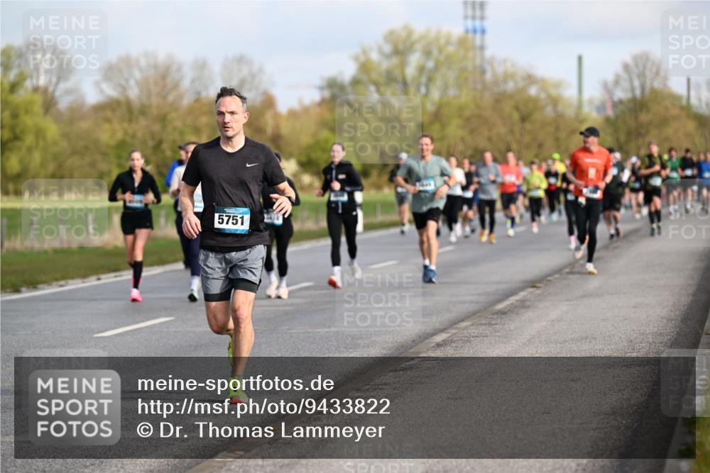 12.04.2026 - 45. Internationalen Wilhelmsburger Insellauf Dr. Thomas Lammeyer http://msf.ph/oto/9433822 12.04.2026 09:19:20 Laufen 5751 meine-sportfotos.de