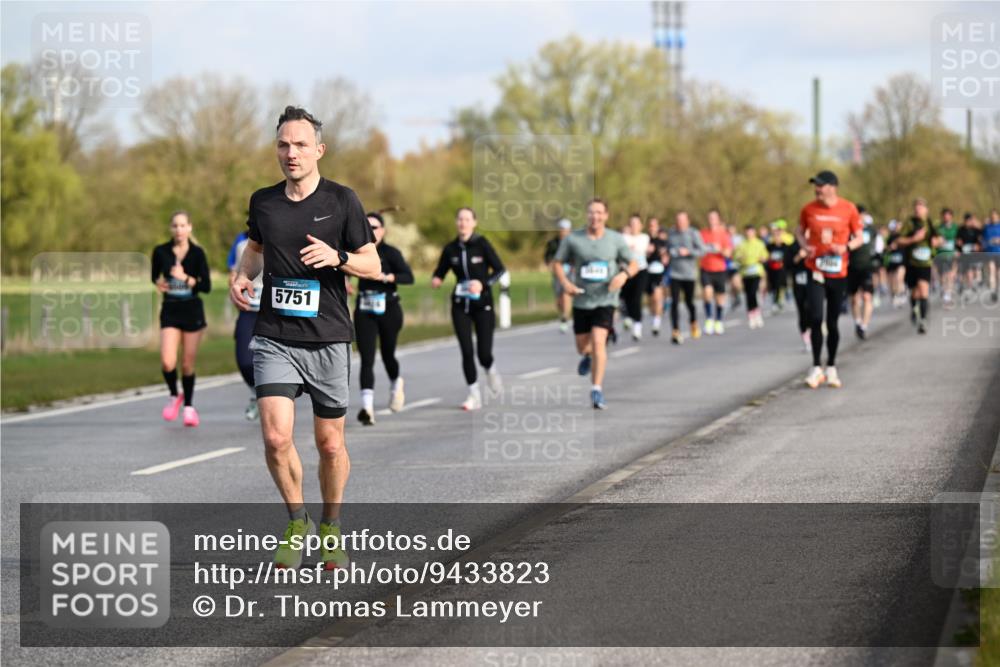 12.04.2026 - 45. Internationalen Wilhelmsburger Insellauf Dr. Thomas Lammeyer http://msf.ph/oto/9433823 12.04.2026 09:19:20 Laufen 5751 meine-sportfotos.de