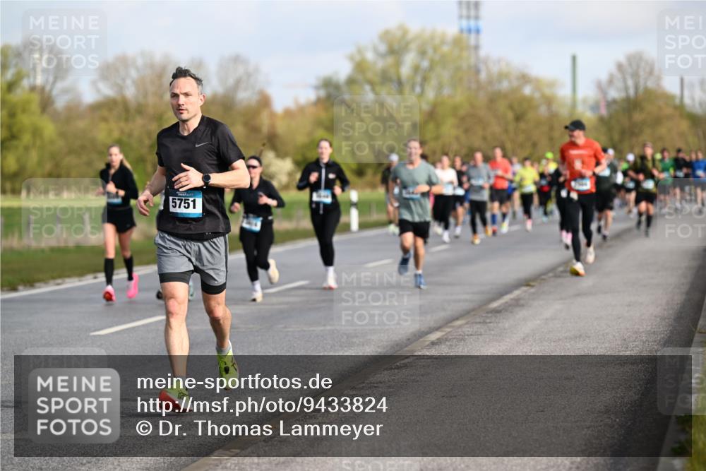 12.04.2026 - 45. Internationalen Wilhelmsburger Insellauf Dr. Thomas Lammeyer http://msf.ph/oto/9433824 12.04.2026 09:19:20 Laufen 5751 meine-sportfotos.de