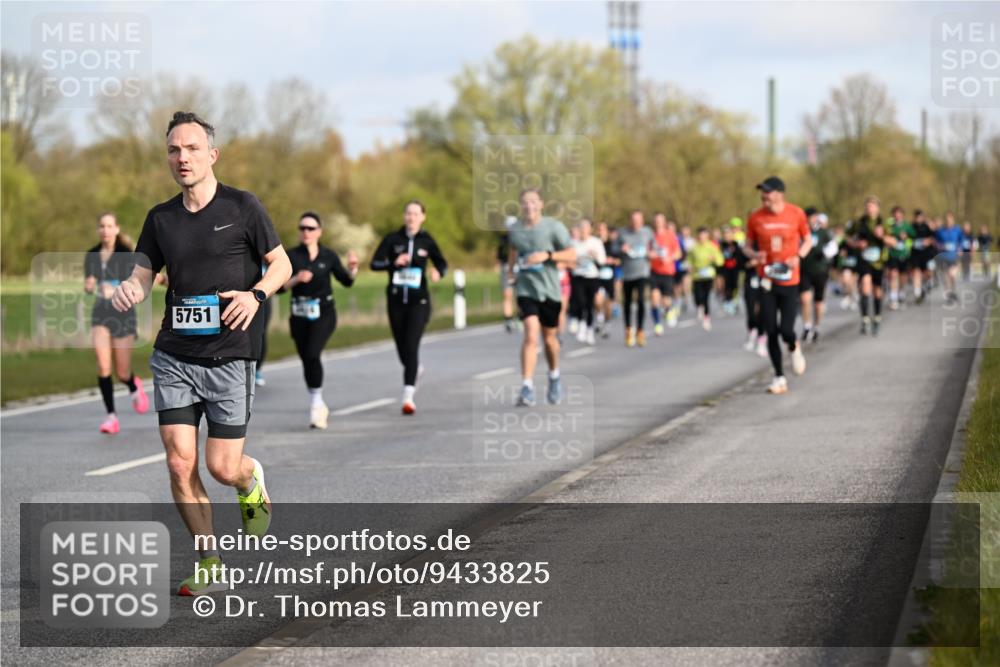 12.04.2026 - 45. Internationalen Wilhelmsburger Insellauf Dr. Thomas Lammeyer http://msf.ph/oto/9433825 12.04.2026 09:19:20 Laufen 5751 meine-sportfotos.de