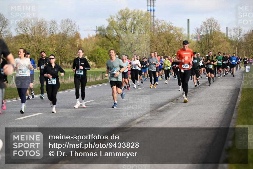12.04.2026 - 45. Internationalen Wilhelmsburger Insellauf Dr. Thomas Lammeyer http://msf.ph/oto/9433828 12.04.2026 09:19:21 Laufen 3408, 375, 3416, 3848, 2661, 3849, 5325, 2986, 3357, 3363, 16 meine-sportfotos.de