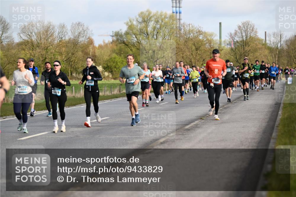 12.04.2026 - 45. Internationalen Wilhelmsburger Insellauf Dr. Thomas Lammeyer http://msf.ph/oto/9433829 12.04.2026 09:19:21 Laufen 3408, 2416, 122, 3849, 2661, 3848, 2986, 3357, 3363, 16 meine-sportfotos.de