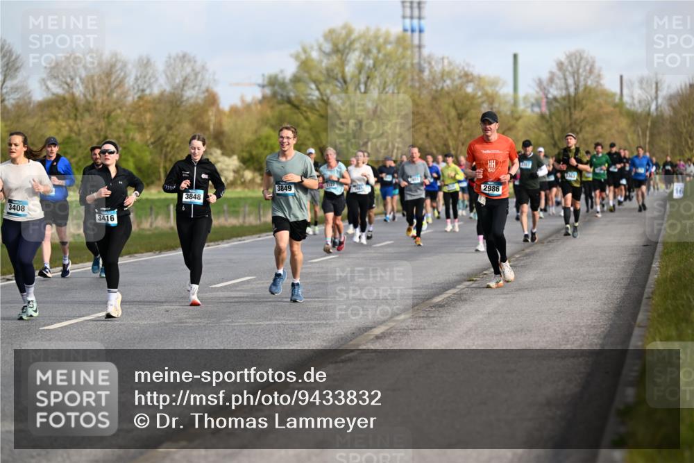 12.04.2026 - 45. Internationalen Wilhelmsburger Insellauf Dr. Thomas Lammeyer http://msf.ph/oto/9433832 12.04.2026 09:19:21 Laufen 3408, 3416, 2122, 3849, 3848, 2986, 1967 meine-sportfotos.de
