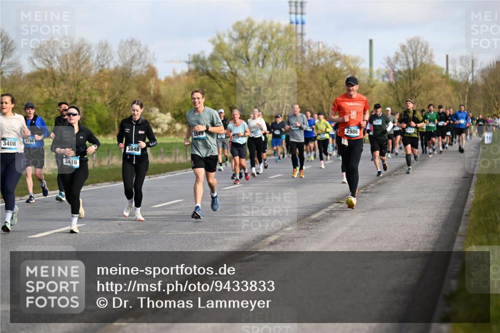 12.04.2026 - 45. Internationalen Wilhelmsburger Insellauf Dr. Thomas Lammeyer http://msf.ph/oto/9433833 12.04.2026 09:19:22 Laufen 3798, 3408, 3416, 3848, 3357, 3849, 2986, 3363, 2122, 16 meine-sportfotos.de