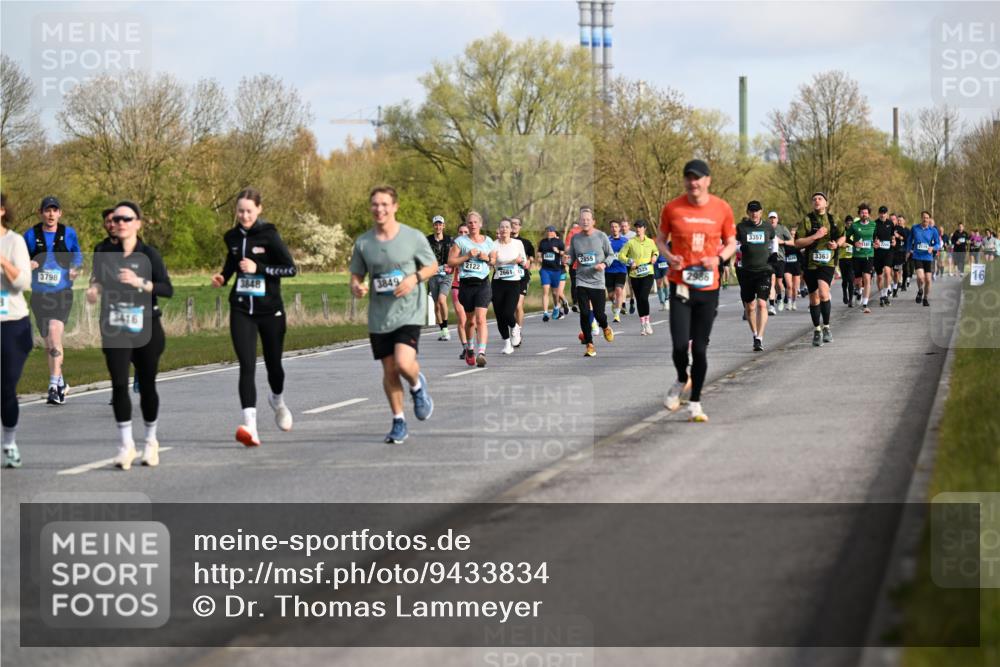 12.04.2026 - 45. Internationalen Wilhelmsburger Insellauf Dr. Thomas Lammeyer http://msf.ph/oto/9433834 12.04.2026 09:19:22 Laufen 3798, 2416, 2855, 2122, 2661, 3848, 3849, 2986, 3357, 3363, 16 meine-sportfotos.de