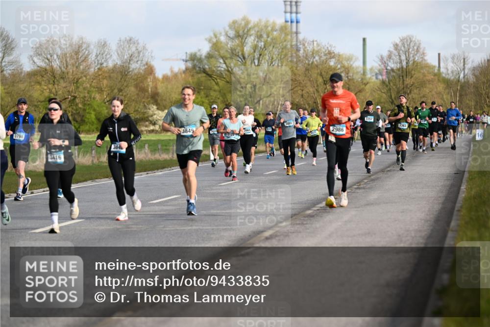 12.04.2026 - 45. Internationalen Wilhelmsburger Insellauf Dr. Thomas Lammeyer http://msf.ph/oto/9433835 12.04.2026 09:19:22 Laufen 3798, 3849, 3430, 2661, 2122, 384, 3416, 2986, 3357, 3363, 16 meine-sportfotos.de