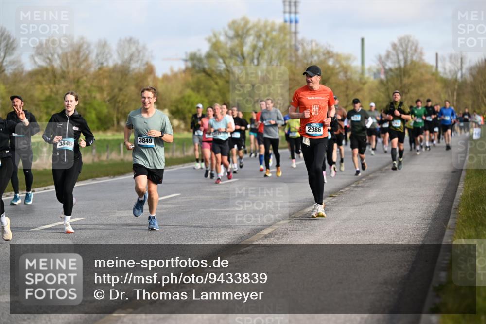 12.04.2026 - 45. Internationalen Wilhelmsburger Insellauf Dr. Thomas Lammeyer http://msf.ph/oto/9433839 12.04.2026 09:19:23 Laufen 7217, 6, 3848, 3849, 2986 meine-sportfotos.de