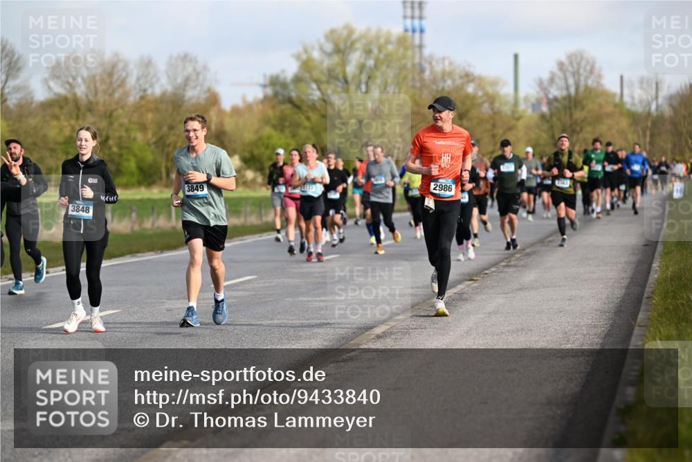 12.04.2026 - 45. Internationalen Wilhelmsburger Insellauf Dr. Thomas Lammeyer http://msf.ph/oto/9433840 12.04.2026 09:19:23 Laufen 3848, 3849, 2986, 1543 meine-sportfotos.de