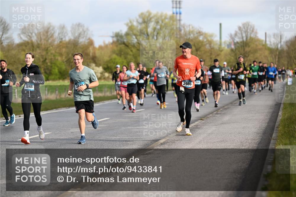 12.04.2026 - 45. Internationalen Wilhelmsburger Insellauf Dr. Thomas Lammeyer http://msf.ph/oto/9433841 12.04.2026 09:19:23 Laufen 97, 3848, 38, 2986 meine-sportfotos.de