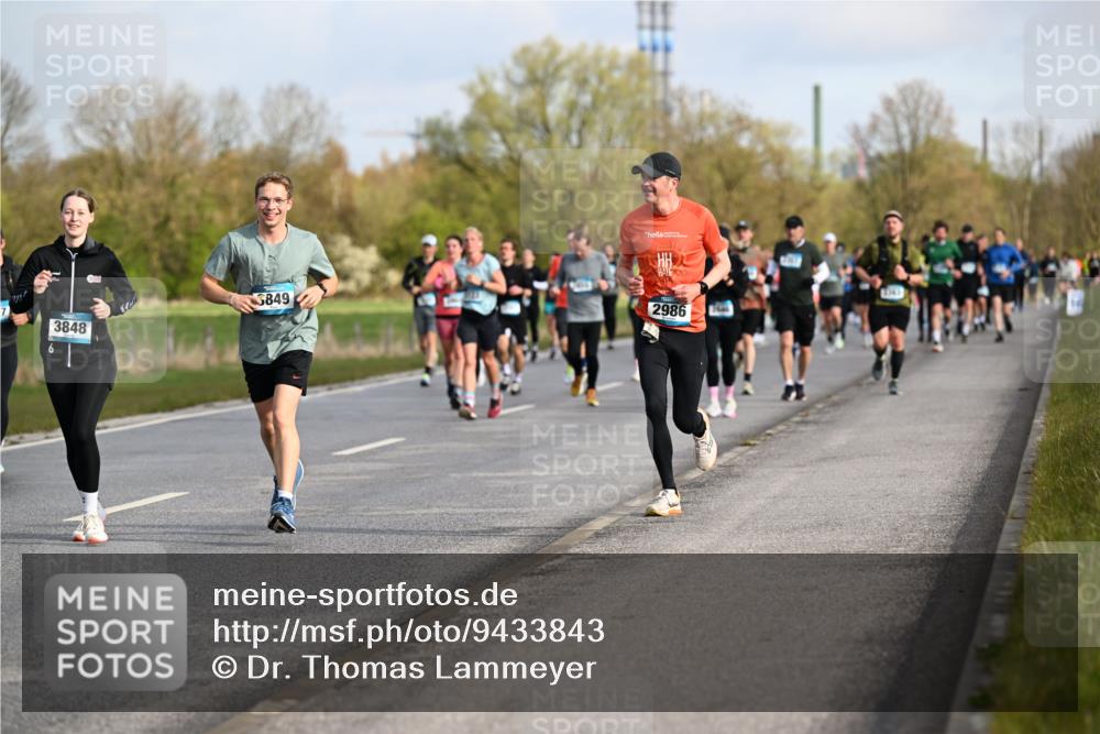 12.04.2026 - 45. Internationalen Wilhelmsburger Insellauf Dr. Thomas Lammeyer http://msf.ph/oto/9433843 12.04.2026 09:19:23 Laufen 6, 3848, 3849, 2986 meine-sportfotos.de
