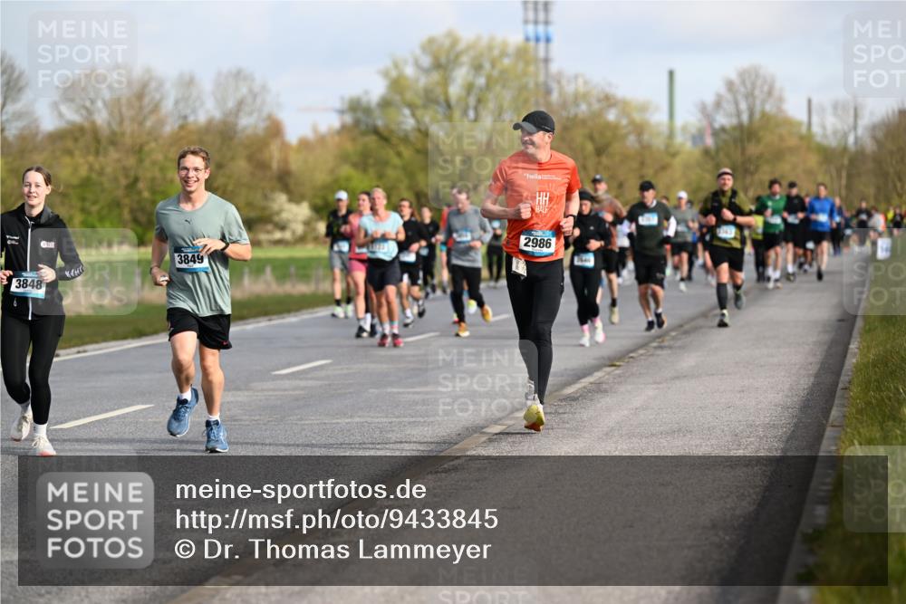 12.04.2026 - 45. Internationalen Wilhelmsburger Insellauf Dr. Thomas Lammeyer http://msf.ph/oto/9433845 12.04.2026 09:19:24 Laufen 3848, 3849, 2986, 1645 meine-sportfotos.de