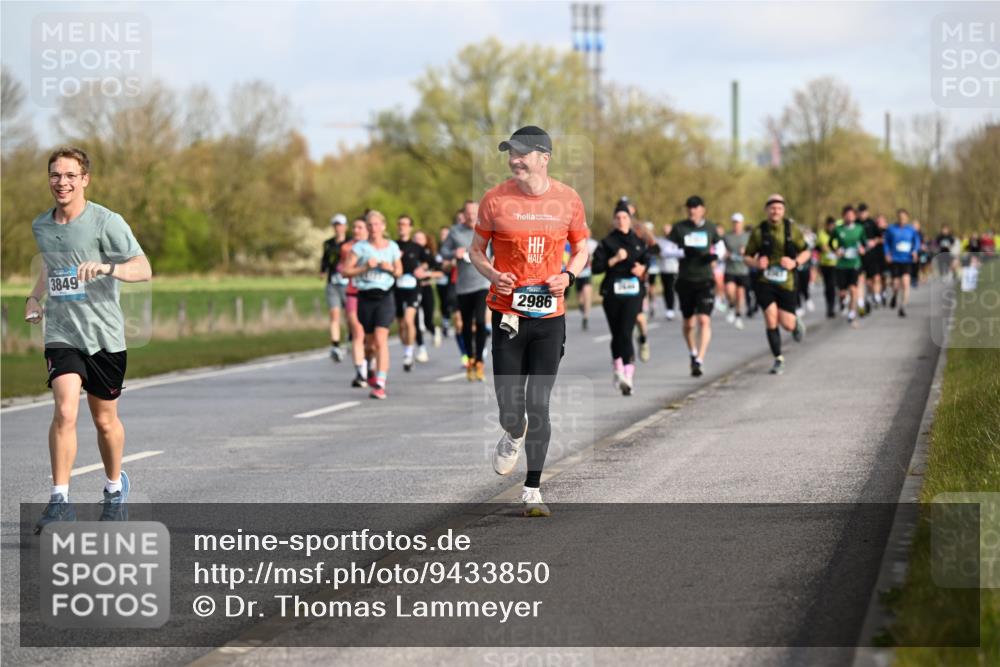 12.04.2026 - 45. Internationalen Wilhelmsburger Insellauf Dr. Thomas Lammeyer http://msf.ph/oto/9433850 12.04.2026 09:19:25 Laufen 3849, 2986 meine-sportfotos.de