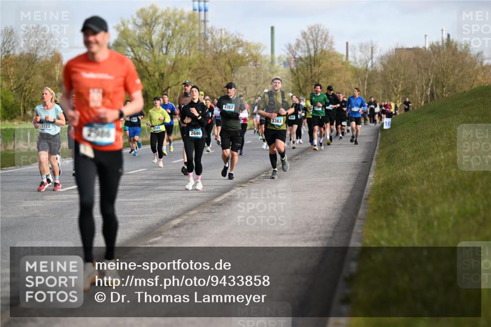 12.04.2026 - 45. Internationalen Wilhelmsburger Insellauf Dr. Thomas Lammeyer http://msf.ph/oto/9433858 12.04.2026 09:19:26 Laufen 2122, 2986, 5325, 2646, 3357, 3363 meine-sportfotos.de