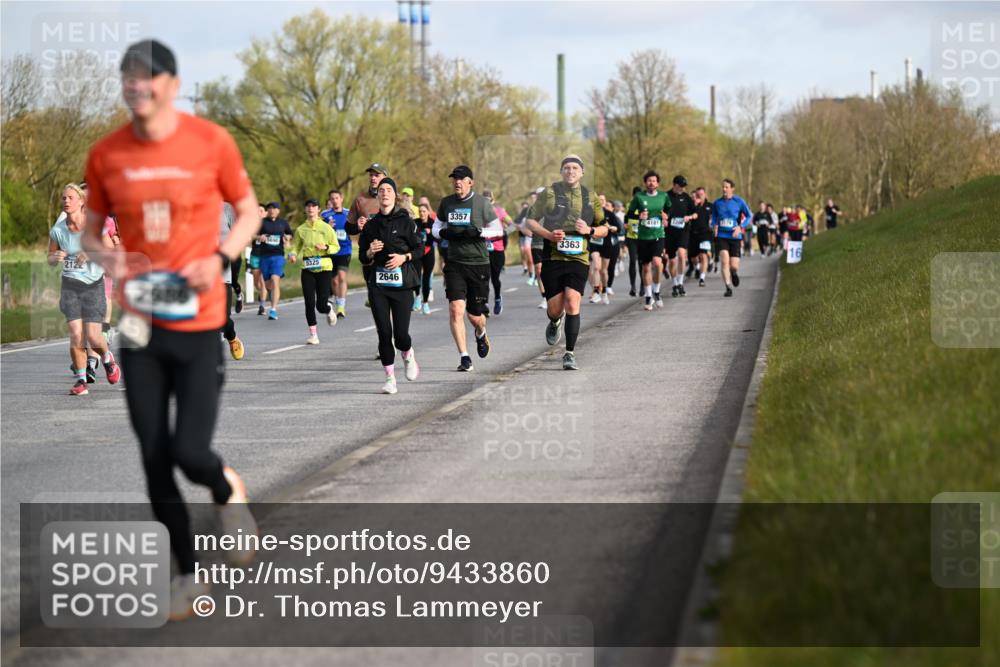 12.04.2026 - 45. Internationalen Wilhelmsburger Insellauf Dr. Thomas Lammeyer http://msf.ph/oto/9433860 12.04.2026 09:19:26 Laufen 5325, 2646, 3357, 3363, 16 meine-sportfotos.de