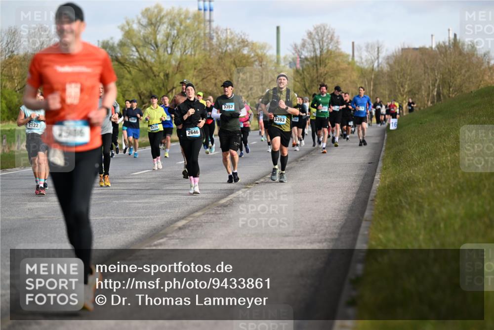 12.04.2026 - 45. Internationalen Wilhelmsburger Insellauf Dr. Thomas Lammeyer http://msf.ph/oto/9433861 12.04.2026 09:19:27 Laufen 2122, 2986, 3357, 3363, 5325, 2646 meine-sportfotos.de