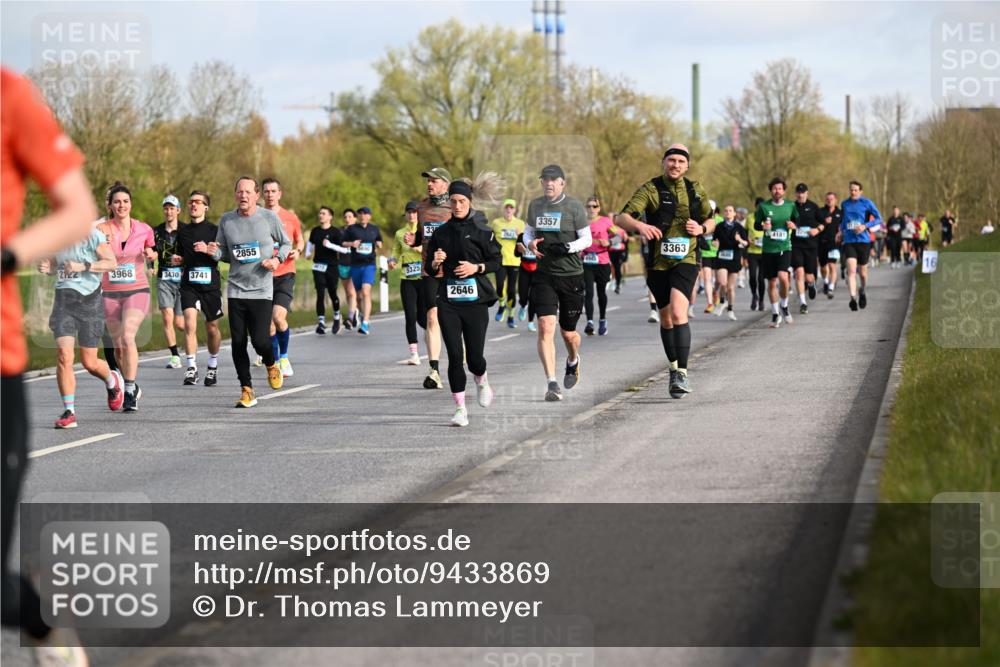 12.04.2026 - 45. Internationalen Wilhelmsburger Insellauf Dr. Thomas Lammeyer http://msf.ph/oto/9433869 12.04.2026 09:19:28 Laufen 2122, 3968, 3430, 3741, 2855, 5325, 2646, 3357, 3363, 16 meine-sportfotos.de