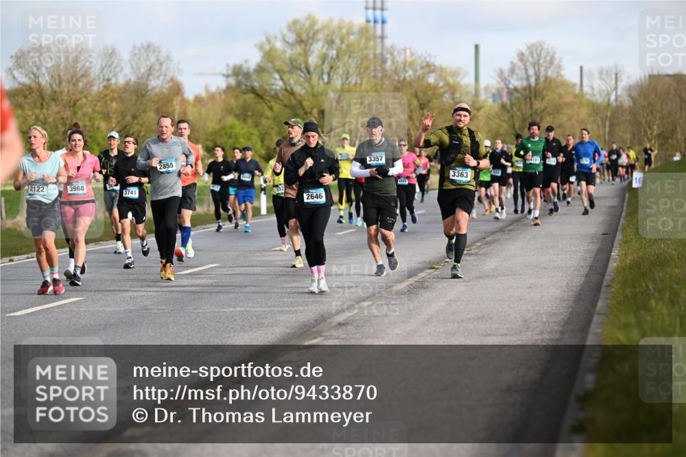 12.04.2026 - 45. Internationalen Wilhelmsburger Insellauf Dr. Thomas Lammeyer http://msf.ph/oto/9433870 12.04.2026 09:19:28 Laufen 2122, 3968, 3741, 2855, 532, 2646, 3357, 4943, 3363, 4181, 16 meine-sportfotos.de