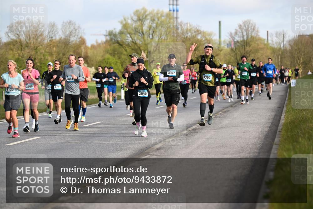 12.04.2026 - 45. Internationalen Wilhelmsburger Insellauf Dr. Thomas Lammeyer http://msf.ph/oto/9433872 12.04.2026 09:19:28 Laufen 2122, 3968, 343, 3741, 2855, 3357, 2646, 3363, 16 meine-sportfotos.de