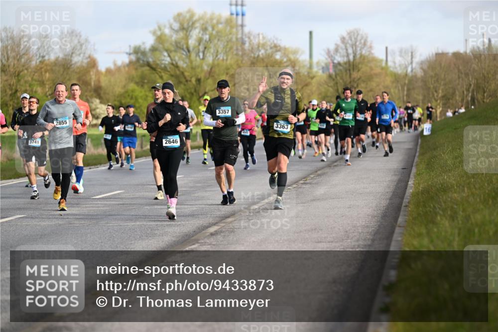 12.04.2026 - 45. Internationalen Wilhelmsburger Insellauf Dr. Thomas Lammeyer http://msf.ph/oto/9433873 12.04.2026 09:19:29 Laufen 3741, 2855, 4416, 3357, 2646, 3363, 4181 meine-sportfotos.de