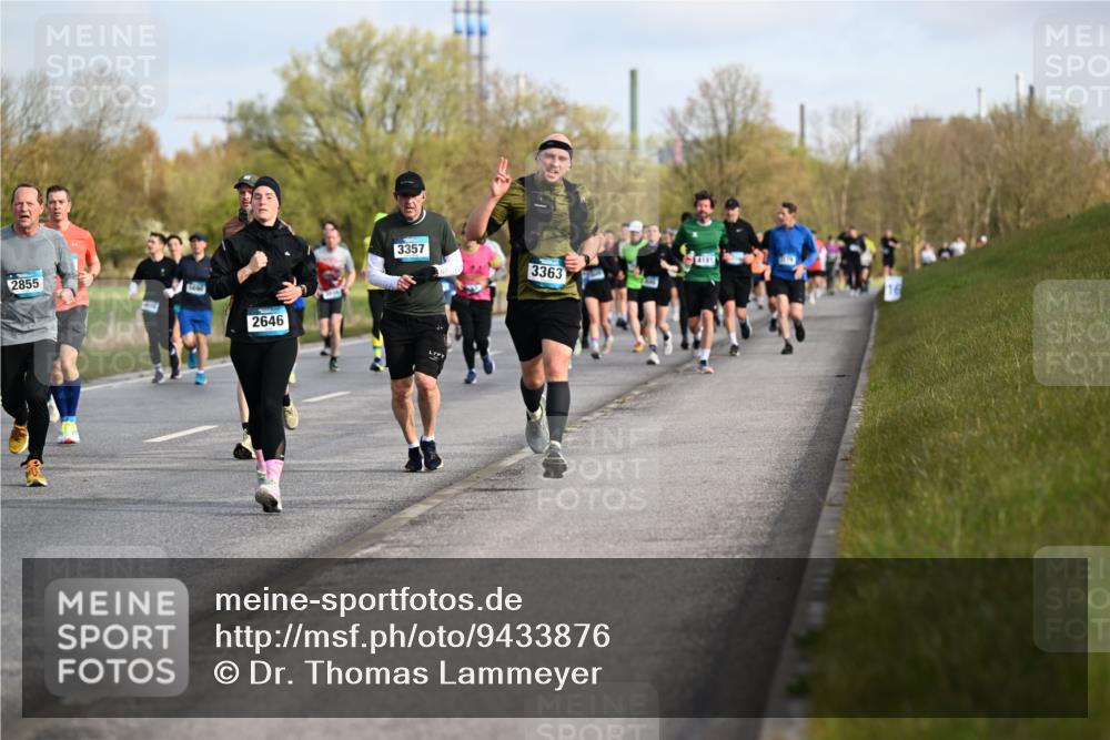 12.04.2026 - 45. Internationalen Wilhelmsburger Insellauf Dr. Thomas Lammeyer http://msf.ph/oto/9433876 12.04.2026 09:19:29 Laufen 2855, 2646, 3357, 3363 meine-sportfotos.de